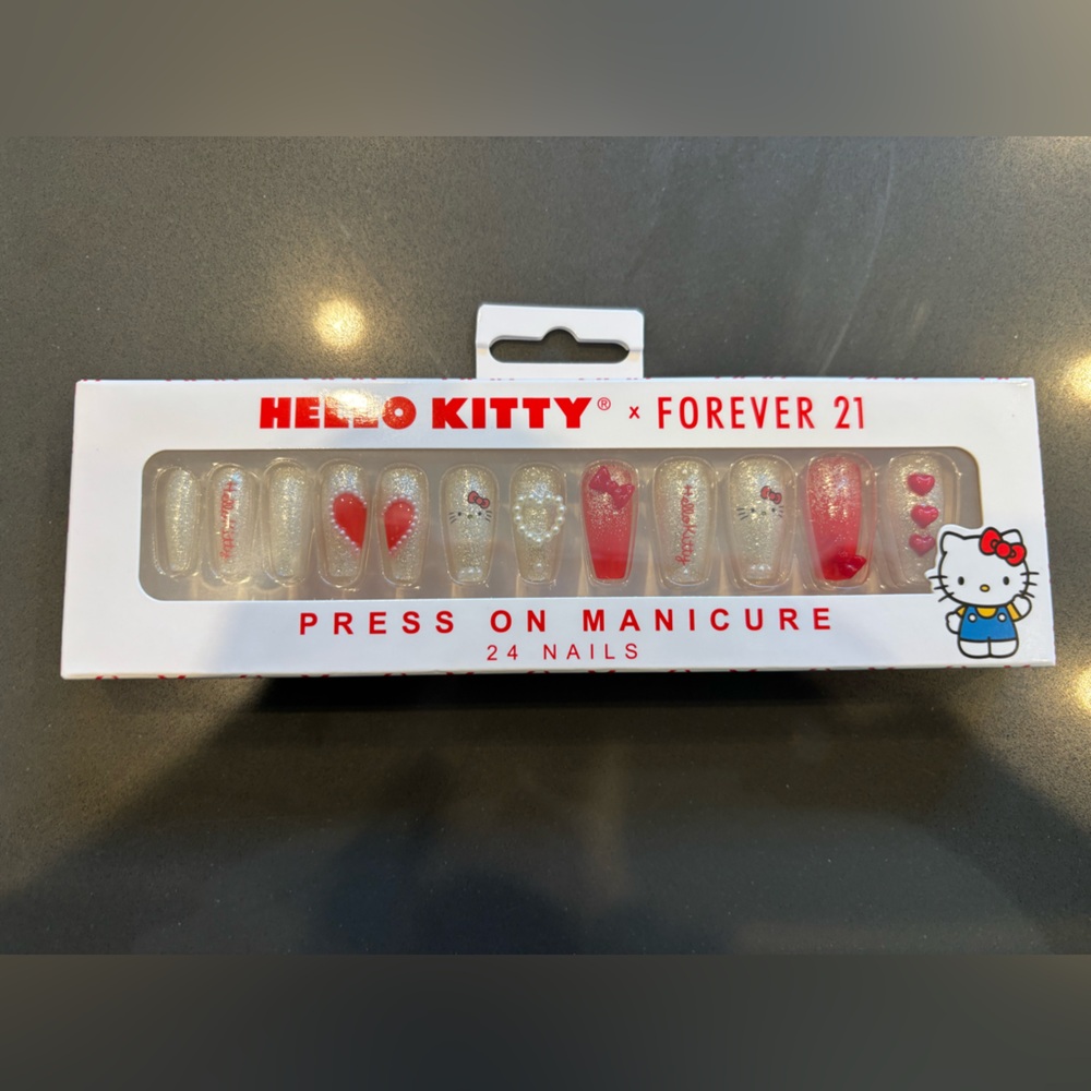 Hello Kitty nails